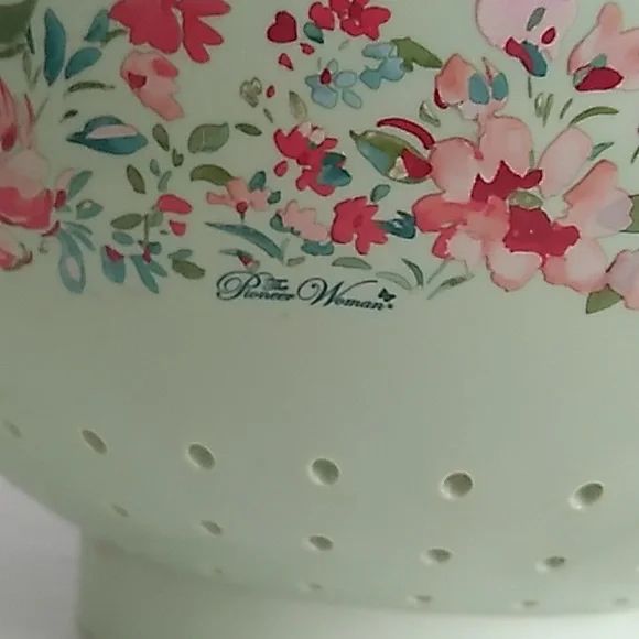Pioneer Woman Colander - Picture 2 of 8